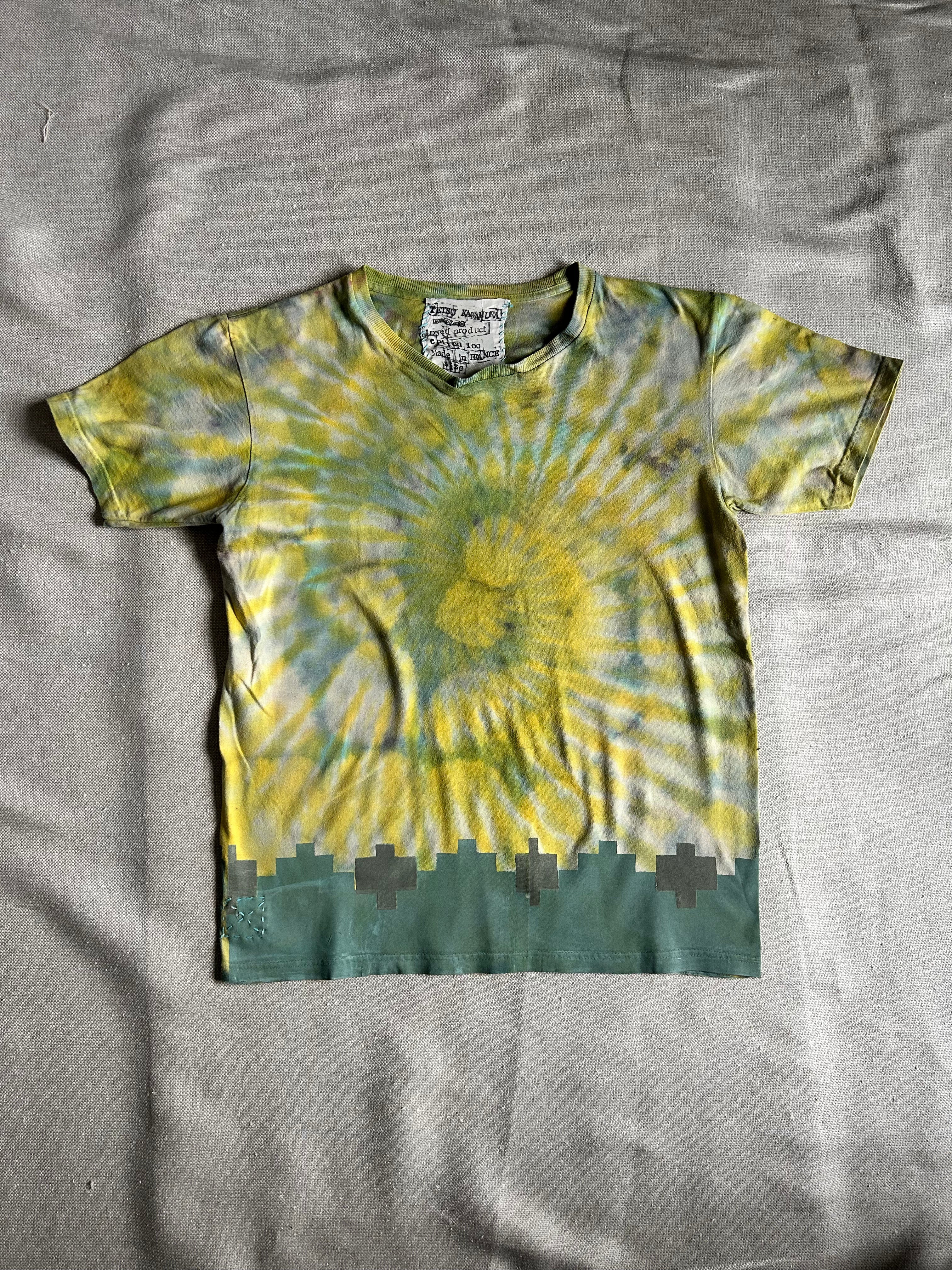 COLLECTION GRAPHIQUE '25  PYRAMIDE OVER TYE DYE TSHIRT