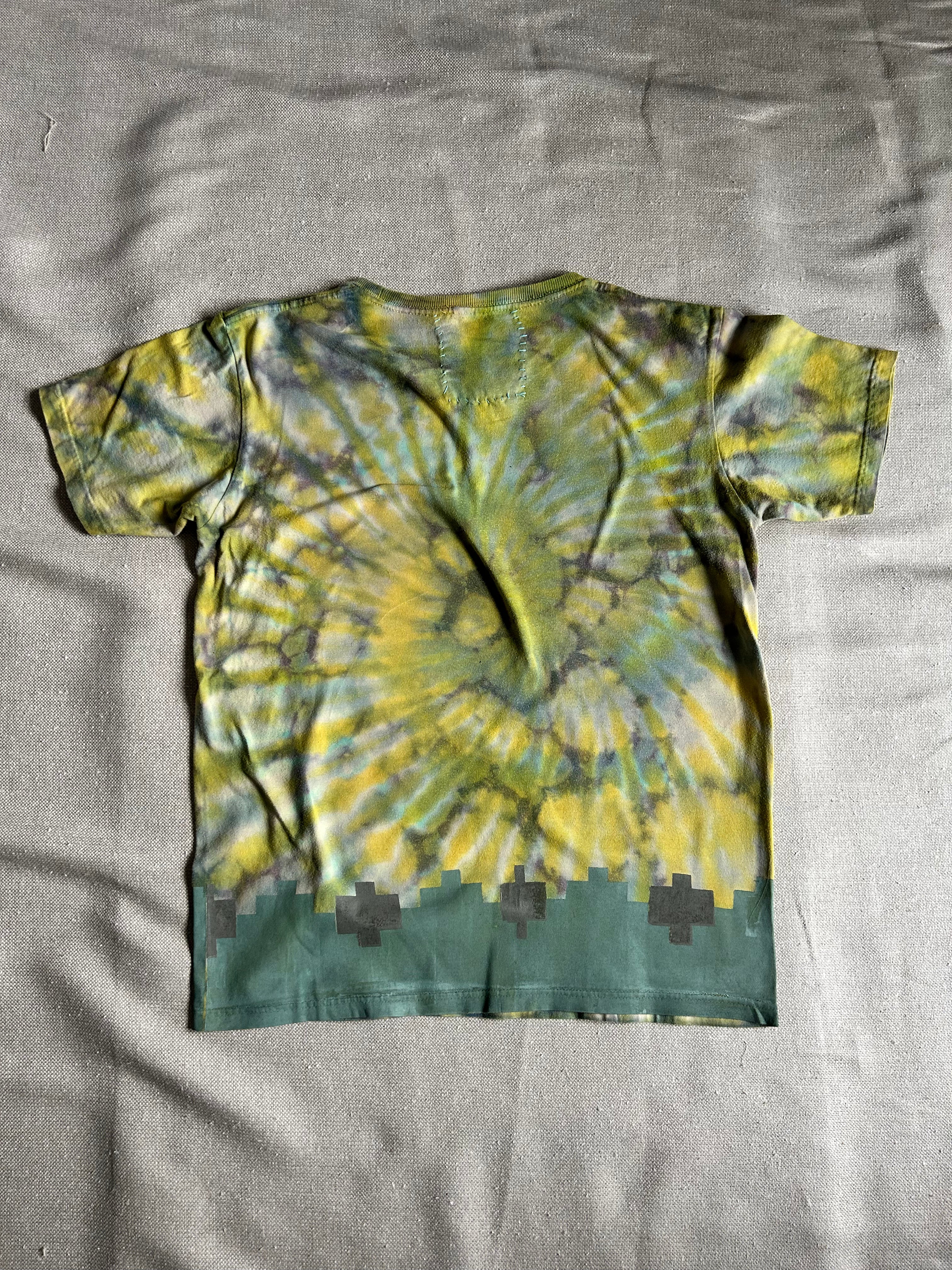 COLLECTION GRAPHIQUE '25  PYRAMIDE OVER TYE DYE TSHIRT